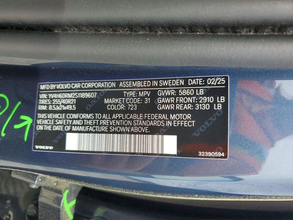 2025 VOLVO XC60 Ultra Dark