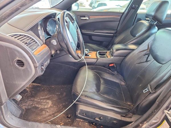 2013 CHRYSLER 300 300C Varvatos — DENT