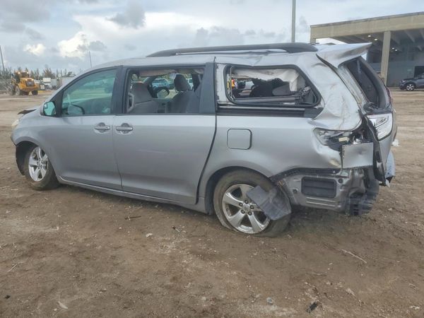 2016 TOYOTA SIENNA