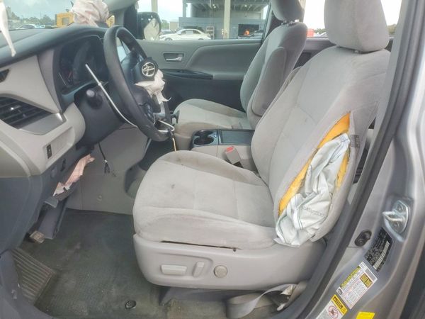 2016 TOYOTA SIENNA