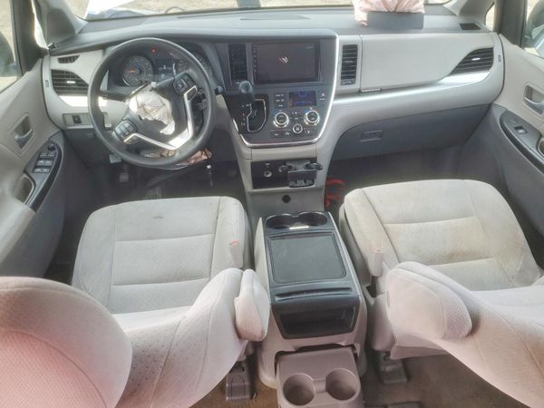 2016 TOYOTA SIENNA