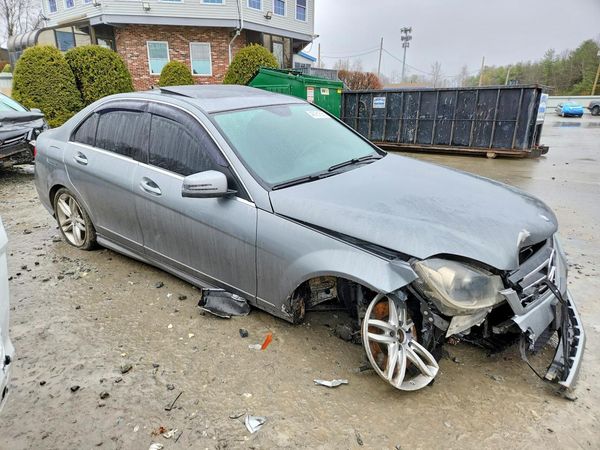2014 MERCEDES-BENZ C-CLASS C300 4 MATIC — Passenger 3/4
