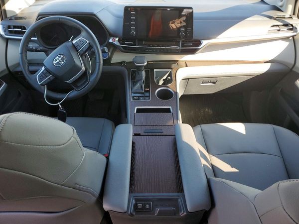 2022 TOYOTA SIENNA