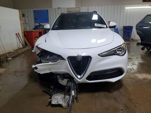 2022 ALFA ROMEO STELVIO
