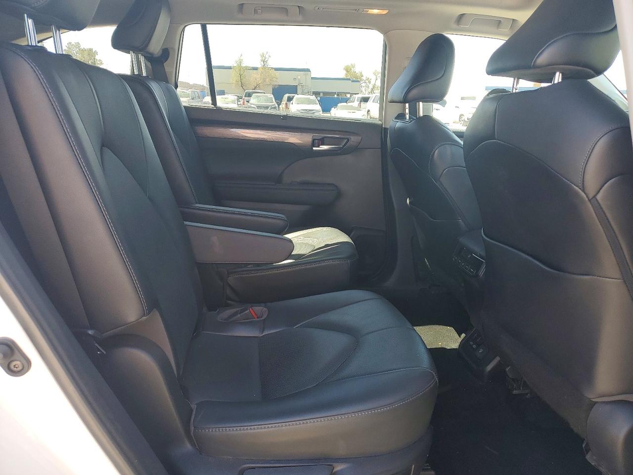 2022 TOYOTA HIGHLANDER Limited