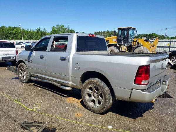 2015 RAM 1500 ST CREW CAB 4X2