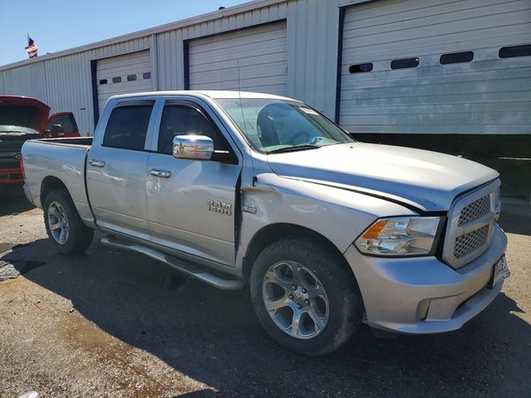 2015 RAM 1500 ST CREW CAB 4X2