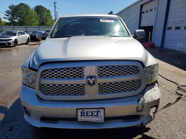 2015 RAM 1500 ST CREW CAB 4X2