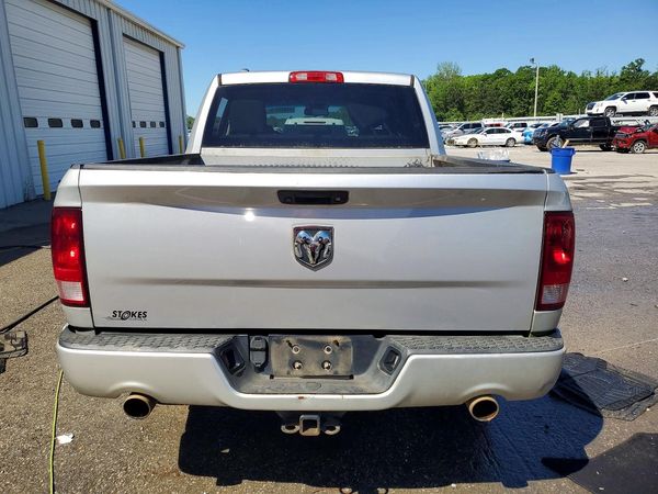 2015 RAM 1500 ST CREW CAB 4X2