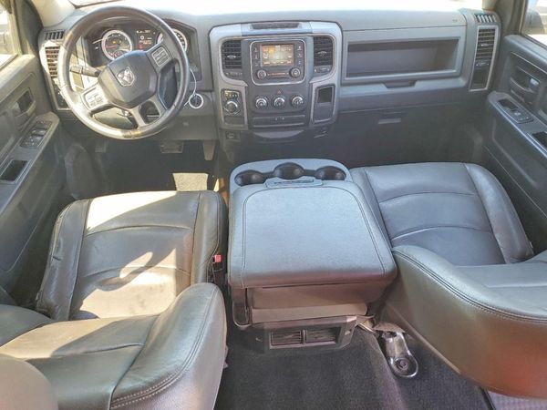 2015 RAM 1500 ST CREW CAB 4X2