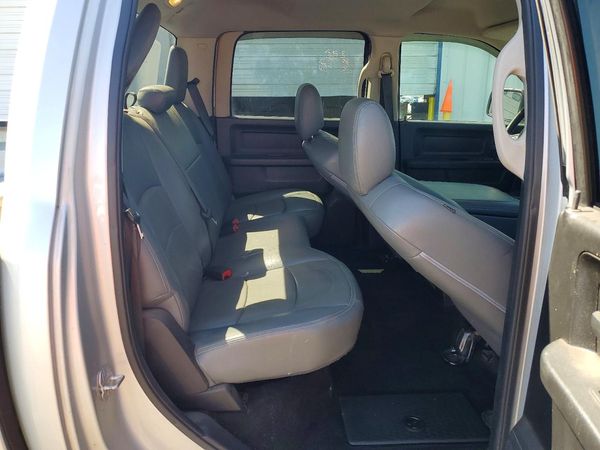 2015 RAM 1500 ST CREW CAB 4X2