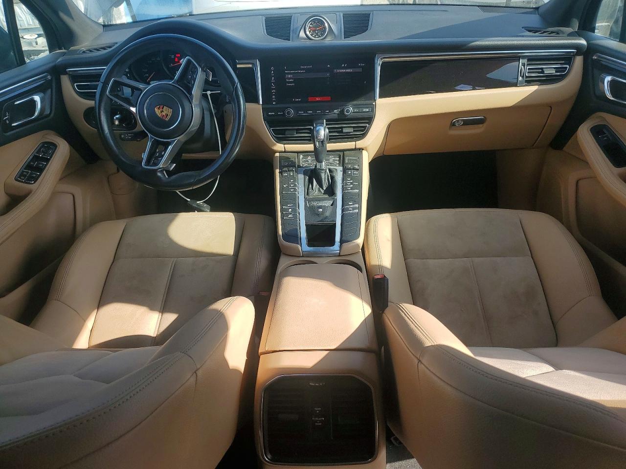 2020 PORSCHE MACAN