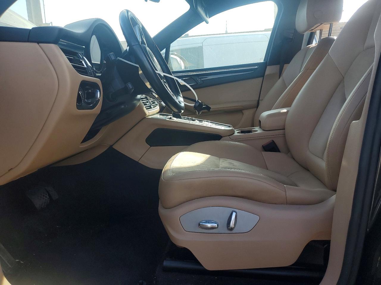 2020 PORSCHE MACAN