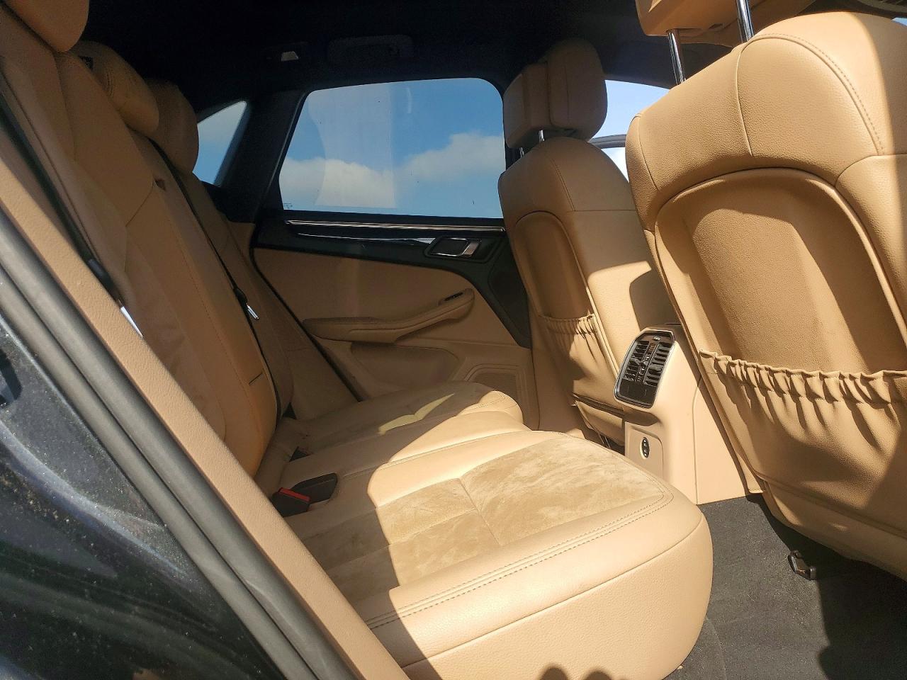 2020 PORSCHE MACAN