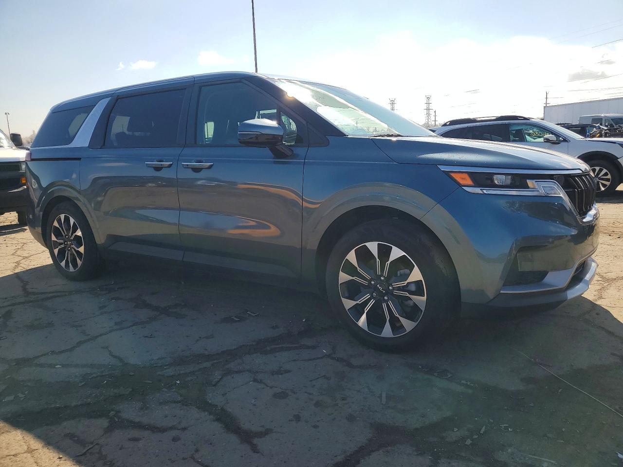 2024 KIA CARNIVAL EX