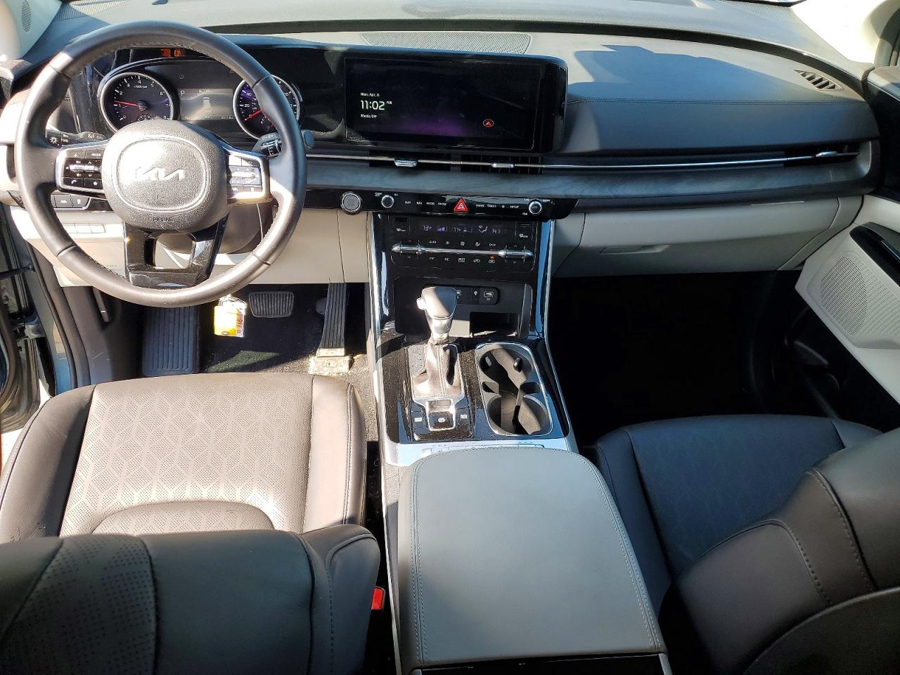 2024 KIA CARNIVAL EX