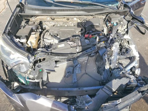 2018 TOYOTA RAV4 Adventure/XLE — Engine bay