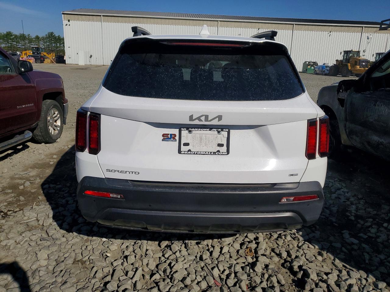 2023 KIA SORENTO S