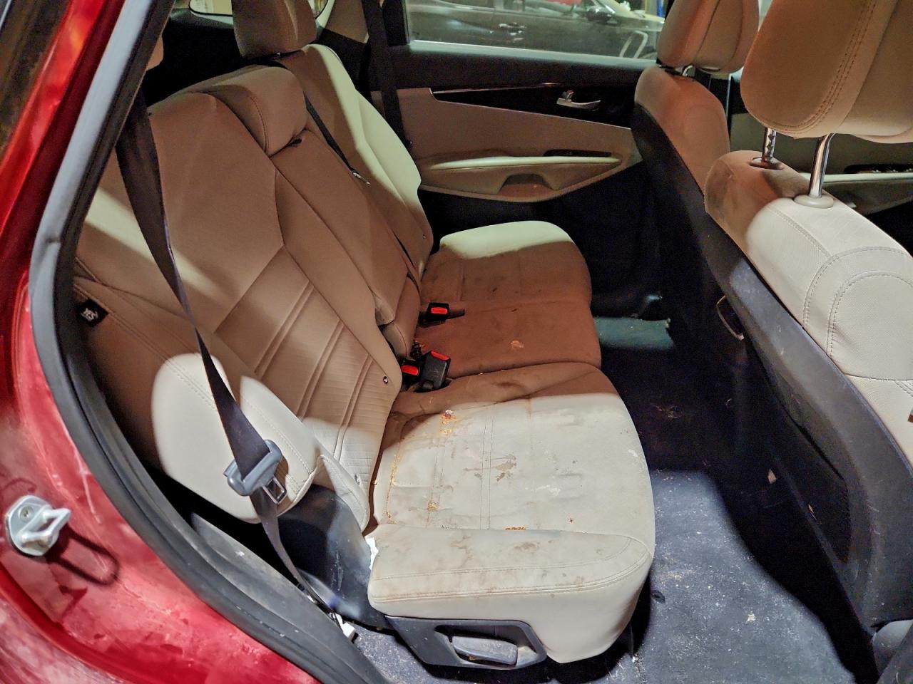 2016 KIA SORENTO L / LX