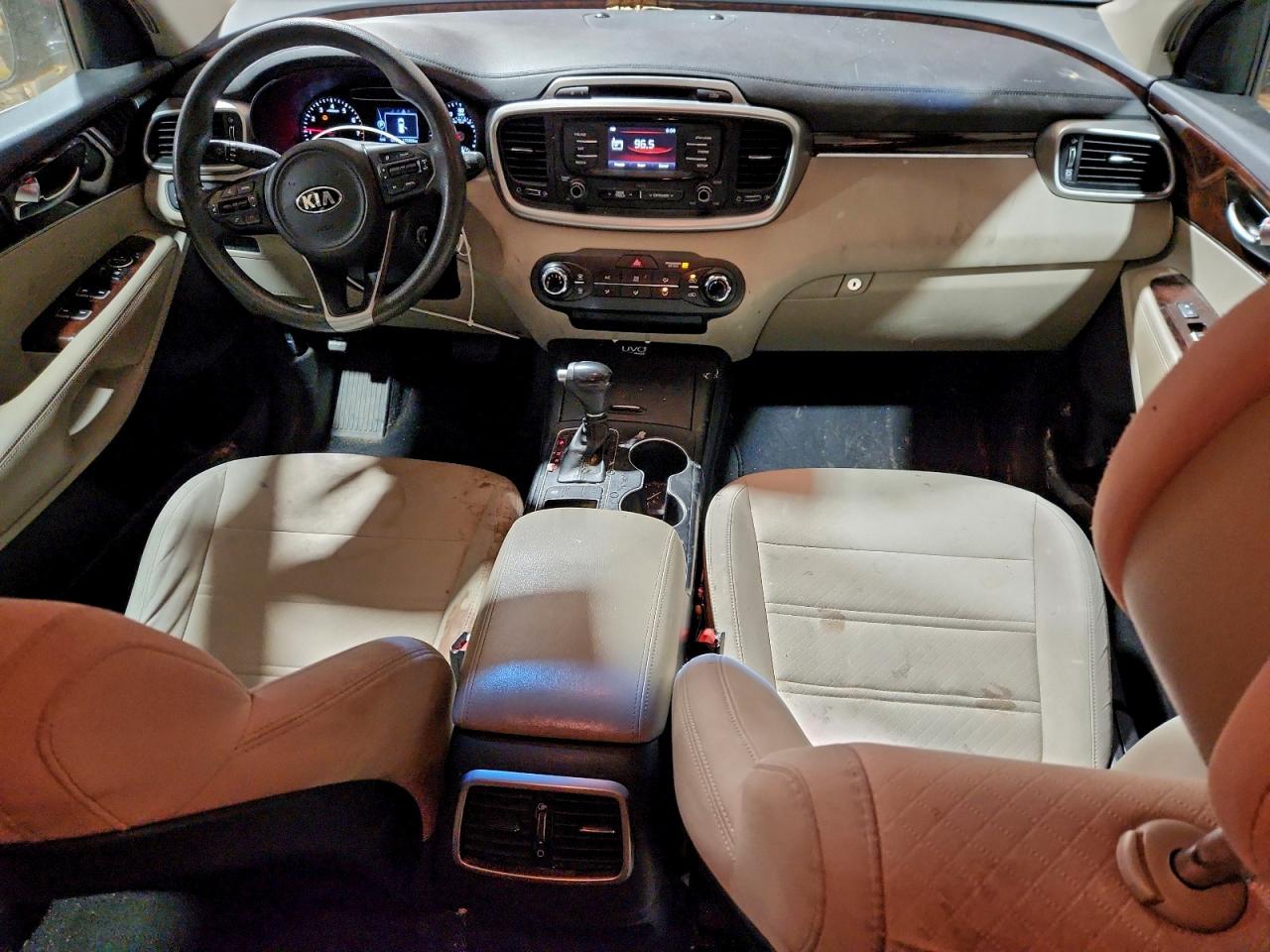 2016 KIA SORENTO L / LX