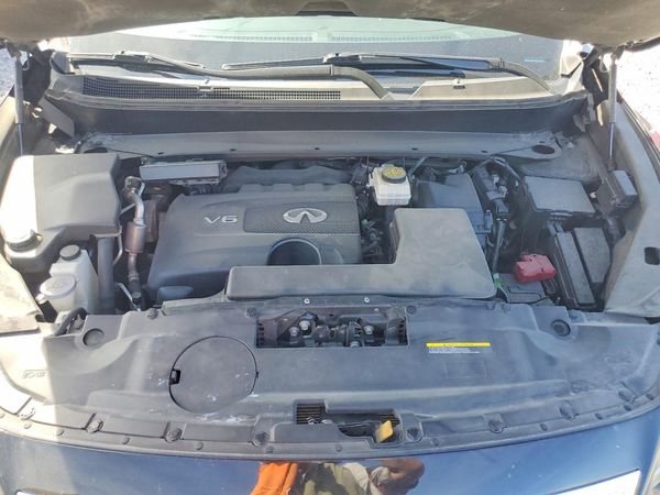 2017 INFINITI QX60 — Engine bay