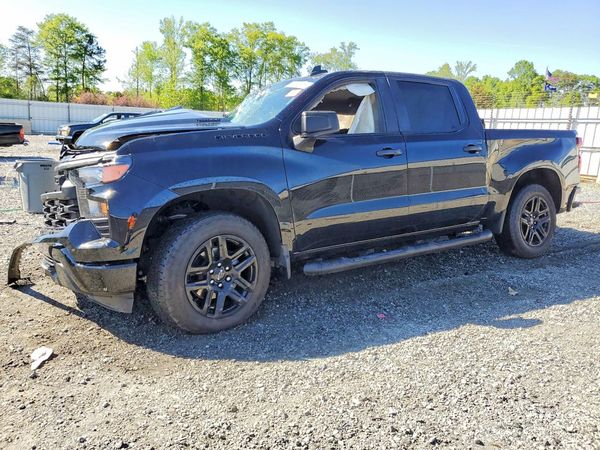 2026 CHEVROLET SILVERADO Custom — Front 3/4