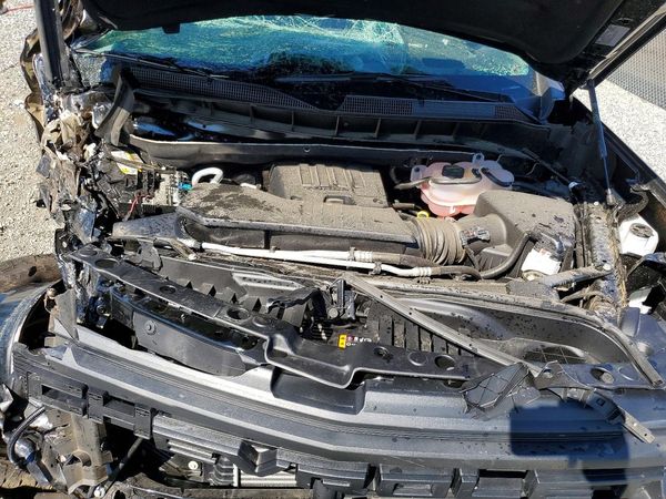 2026 CHEVROLET SILVERADO Custom — Engine bay