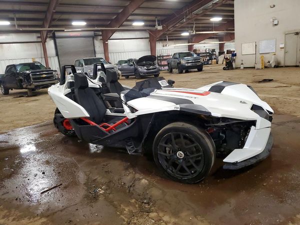 2016 POLARIS SLINGSHOT Open Cab