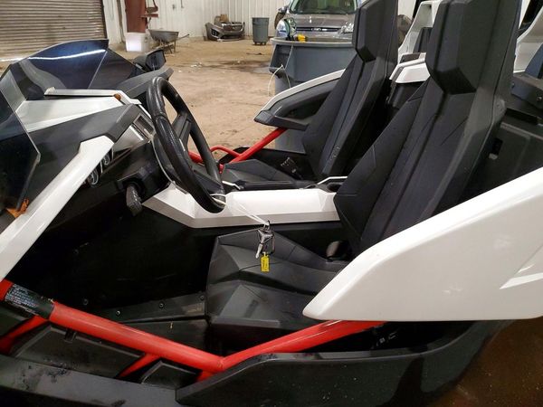 2016 POLARIS SLINGSHOT Open Cab