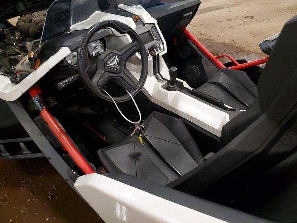 2016 POLARIS SLINGSHOT Open Cab