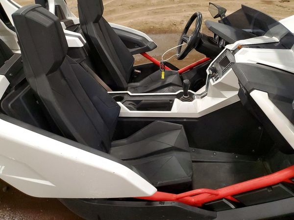 2016 POLARIS SLINGSHOT Open Cab