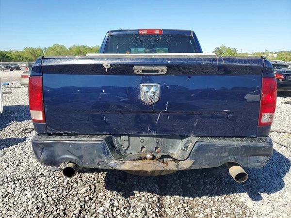 2015 RAM 1500 ST QUAD CAB 4X2