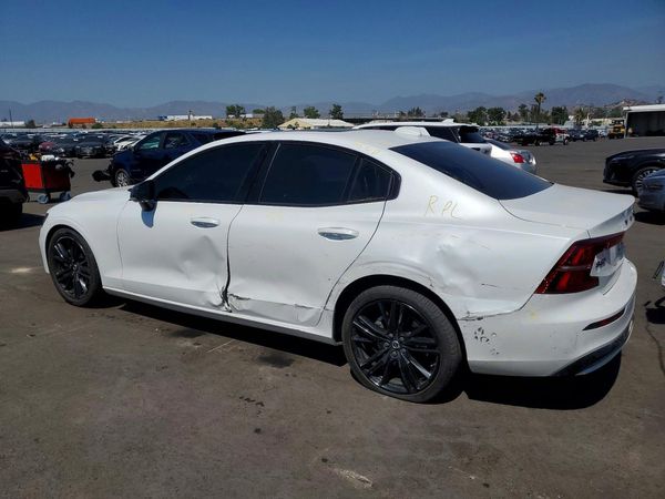2024 VOLVO S60 Plus Black Edition