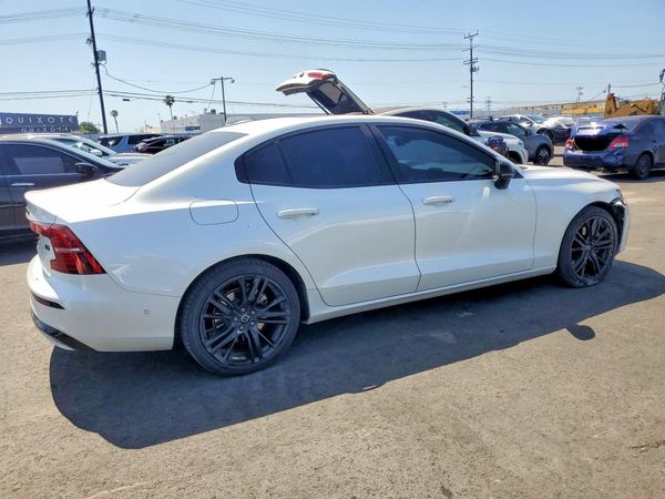 2024 VOLVO S60 Plus Black Edition