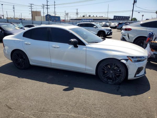 2024 VOLVO S60 Plus Black Edition