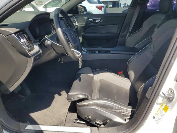 2024 VOLVO S60 Plus Black Edition