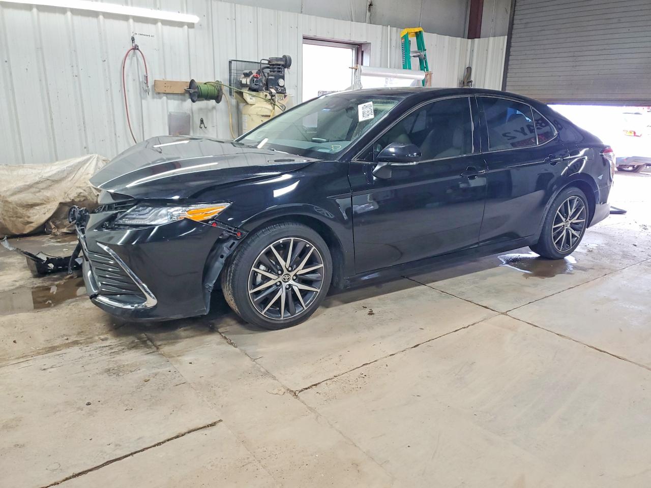 2024 TOYOTA CAMRY XLE — Front 3/4