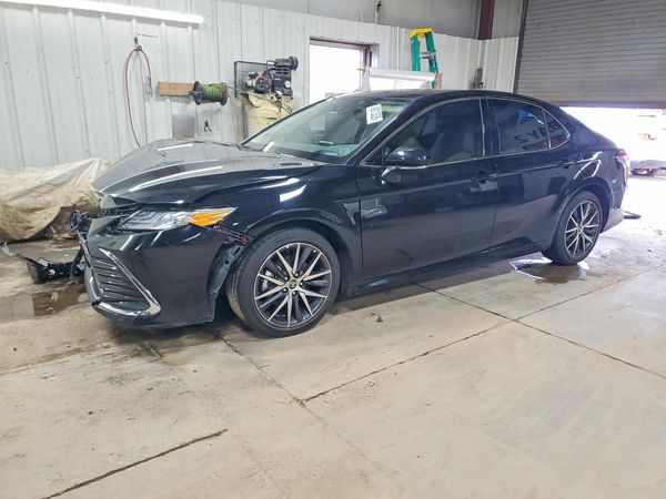 2024 TOYOTA CAMRY XLE — Front 3/4