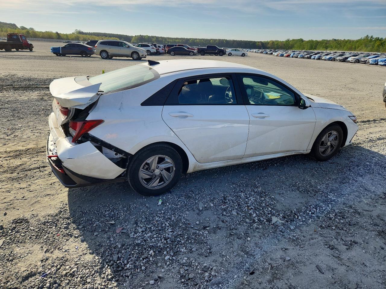 2026 HYUNDAI ELANTRA SE
