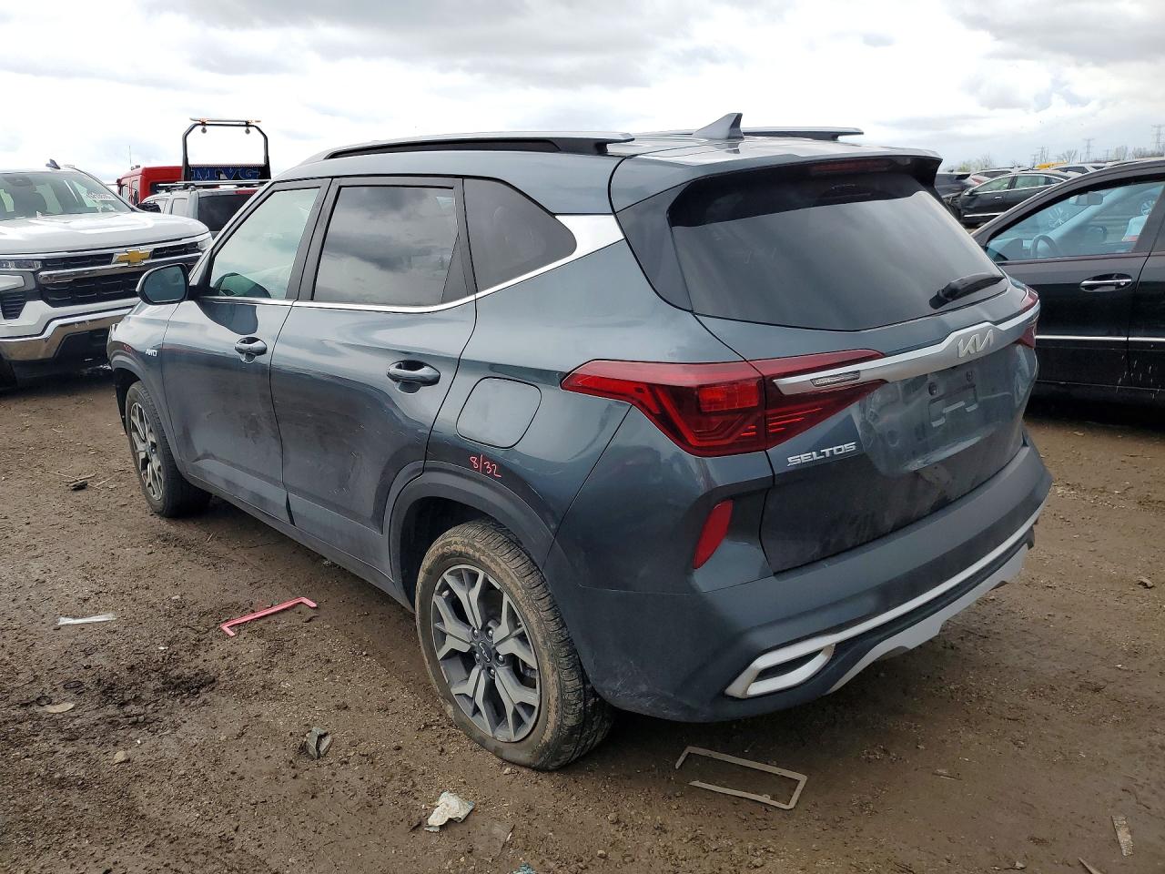 2023 KIA SELTOS EX