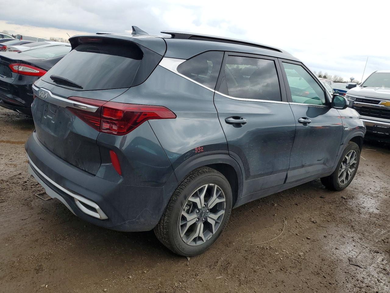 2023 KIA SELTOS EX
