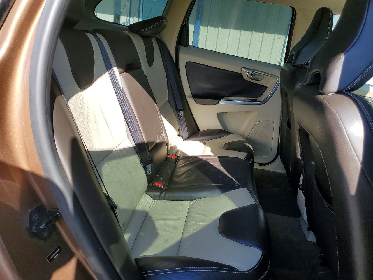 2010 VOLVO XC60