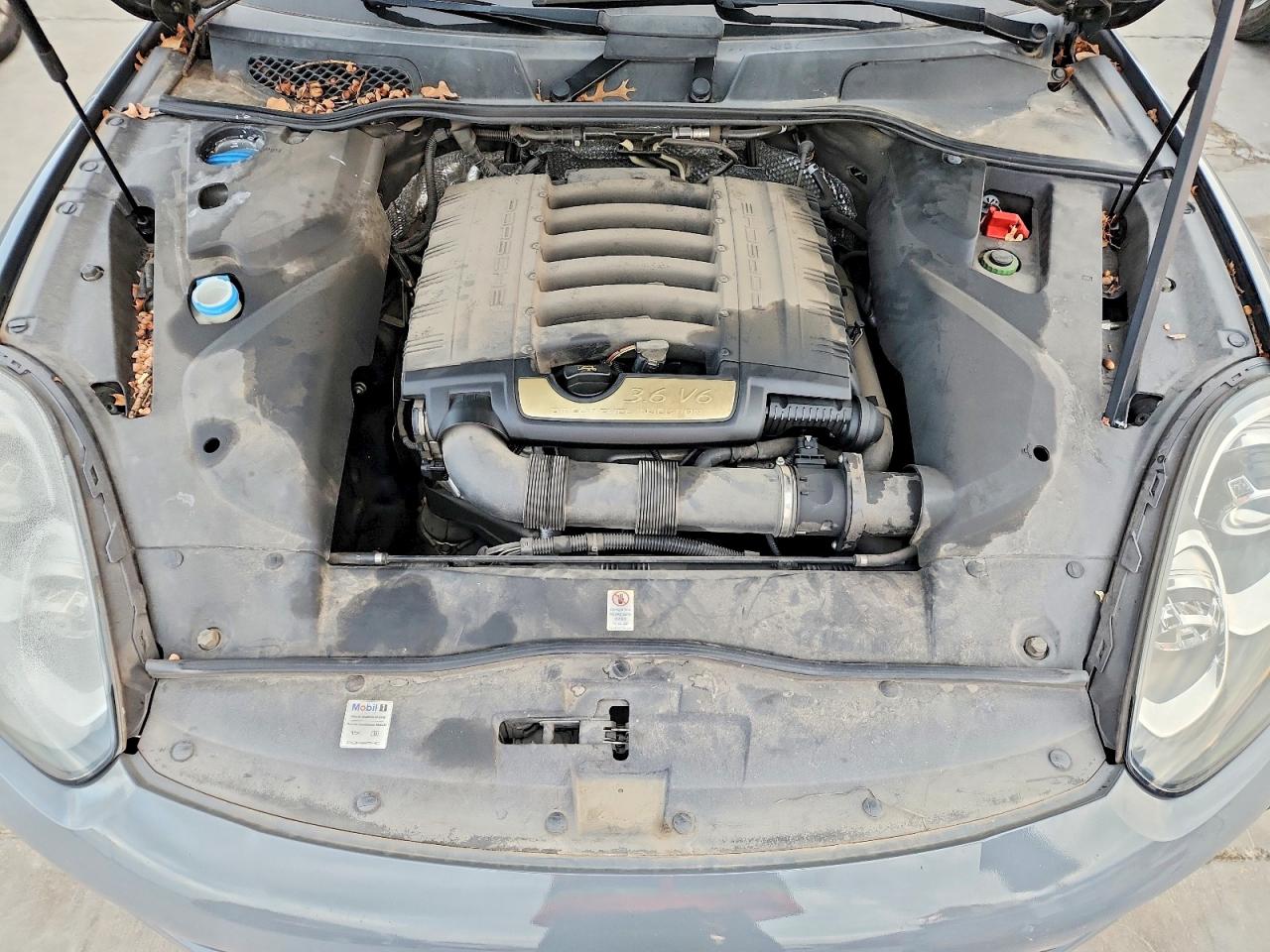 2017 PORSCHE CAYENNE