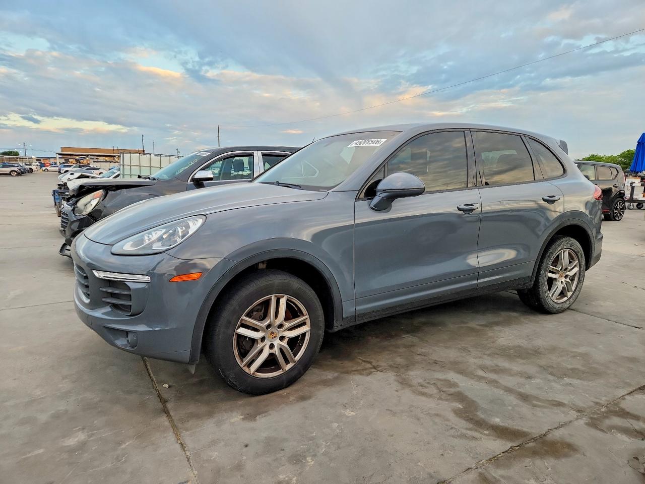 2017 PORSCHE CAYENNE
