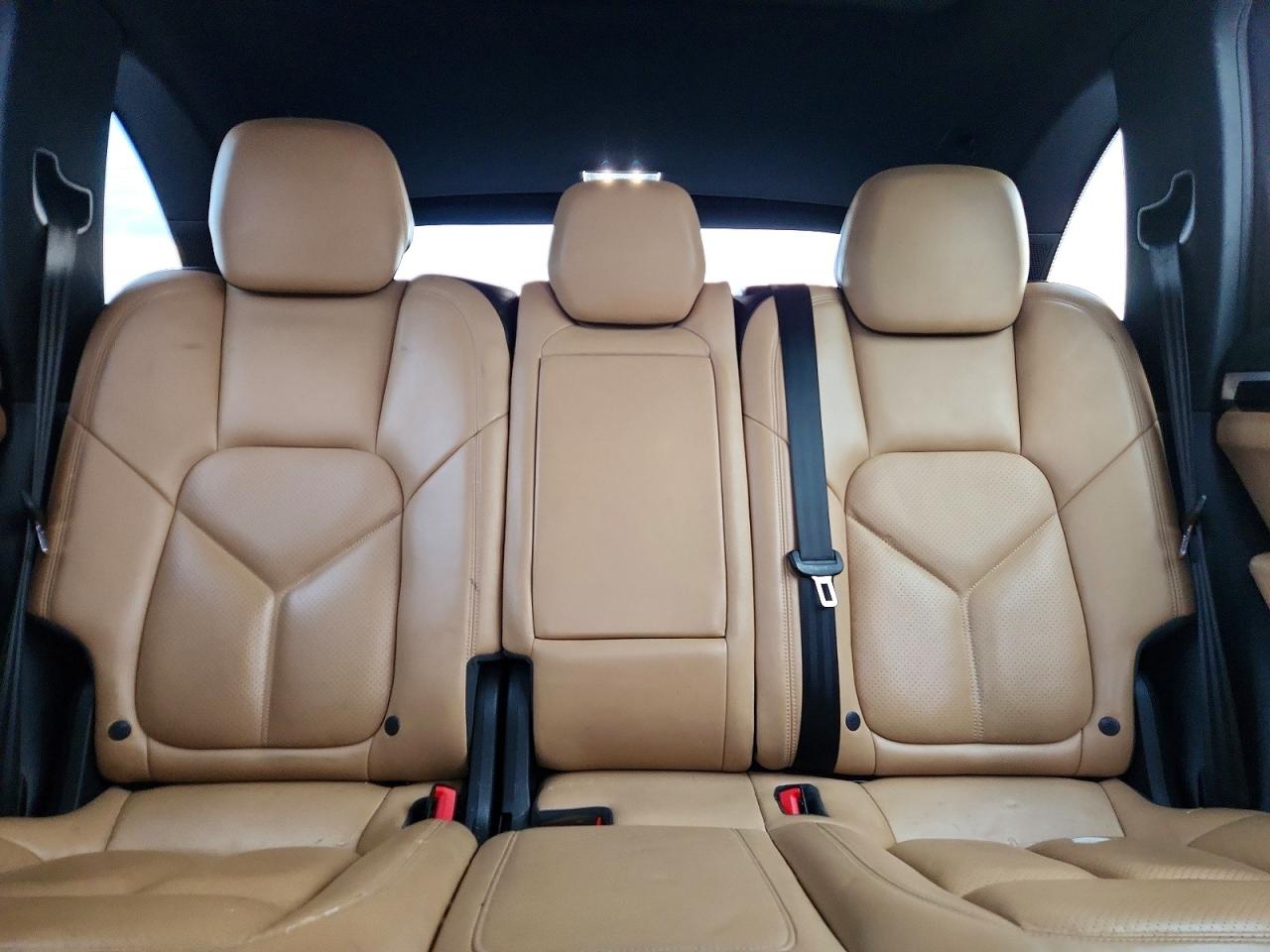 2017 PORSCHE CAYENNE