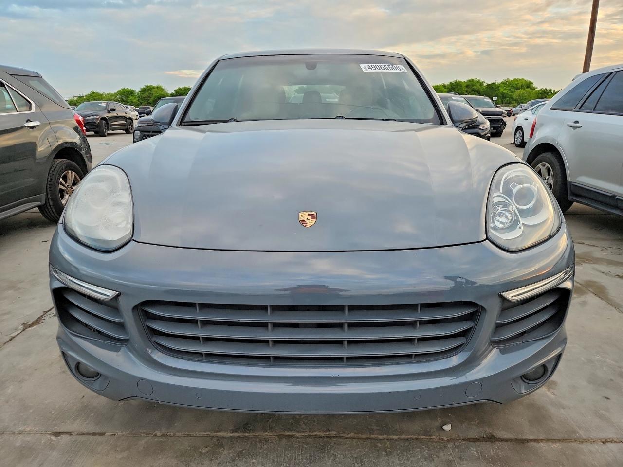 2017 PORSCHE CAYENNE