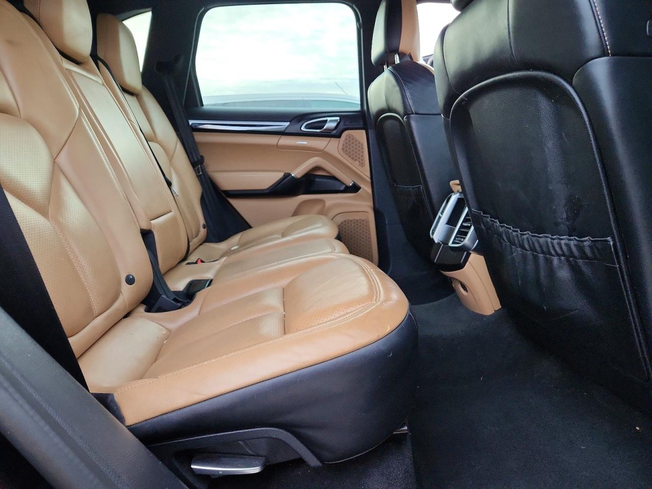 2017 PORSCHE CAYENNE