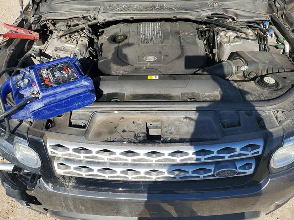2017 LAND ROVER RANGEROVER HSE — Engine bay