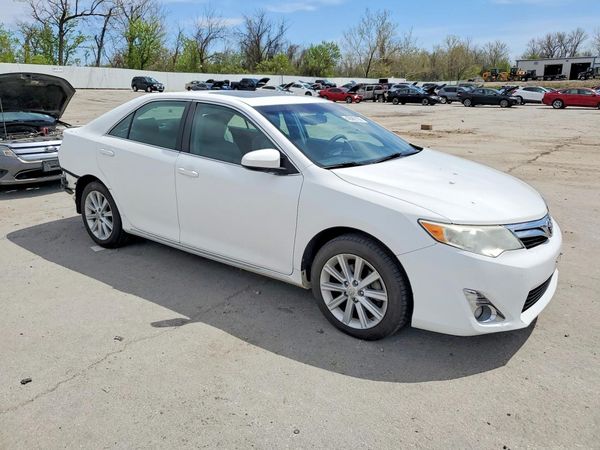 2014 TOYOTA CAMRY — Passenger 3/4