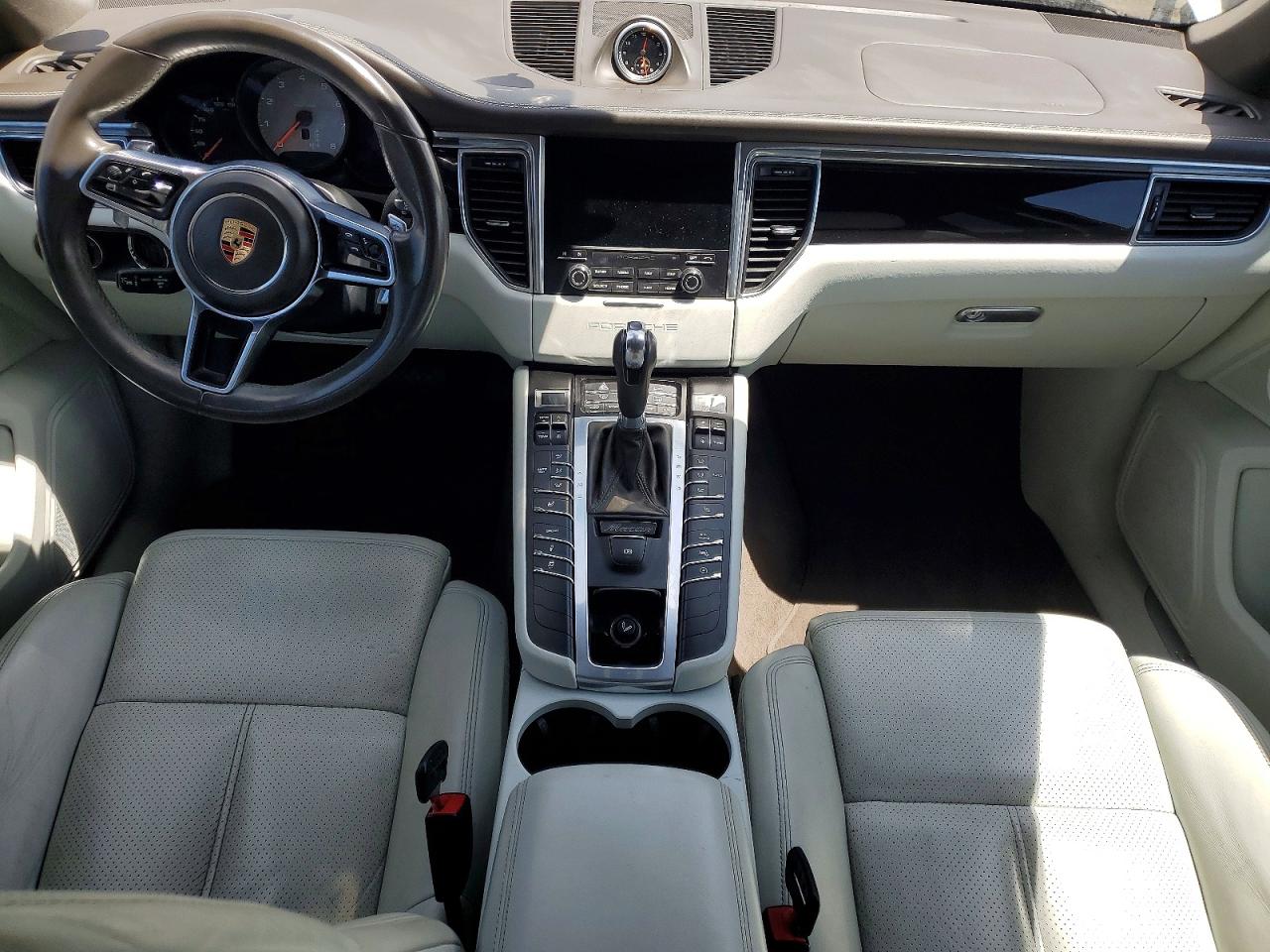 2017 PORSCHE MACAN